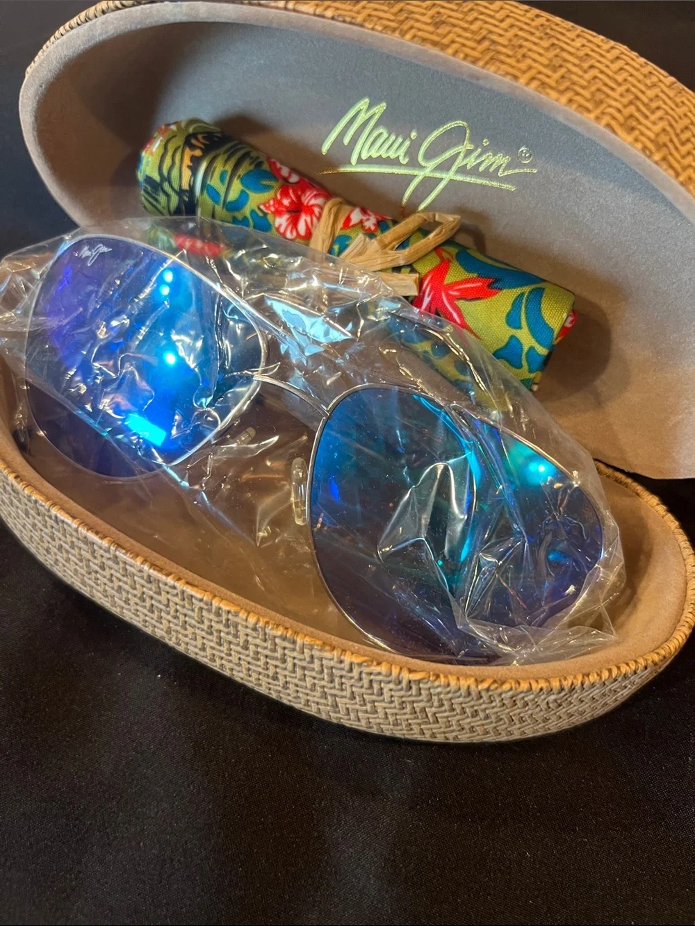 Maui Jim Maverick Silver Titanium Frame Sunglasses with Blue Mirrored Lenses - Picture 8 of 8